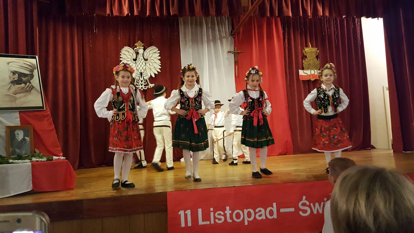 Akademia z okazji Święta Niepodległości 2016 15152255 10205816766977462 1838281178 O